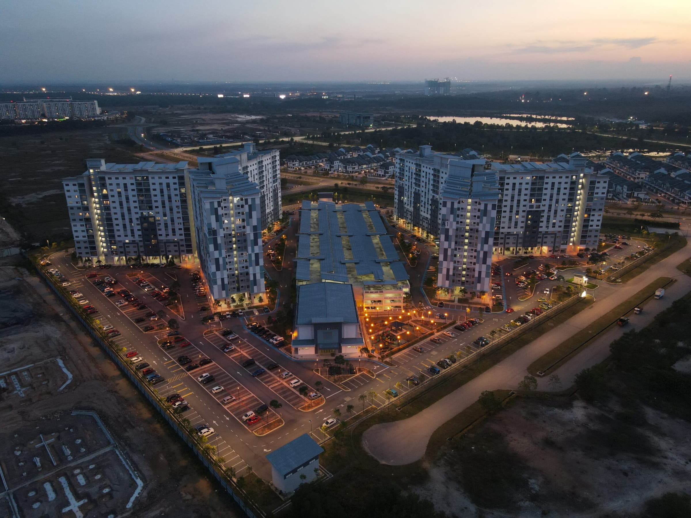 Residensi Idaman at dusk — flagship project at Selangor Cyber Valley
